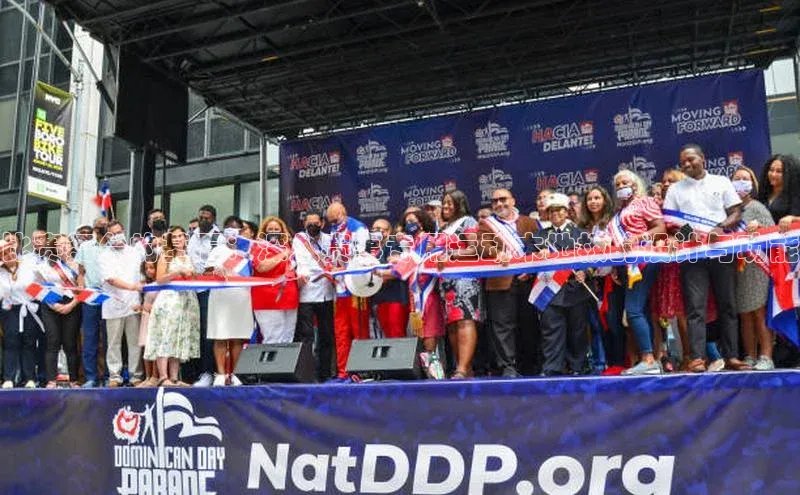 天富平台官网登录入口天下秀比赛舞台的基石：深入赛事专用运动木地板的设计与功能